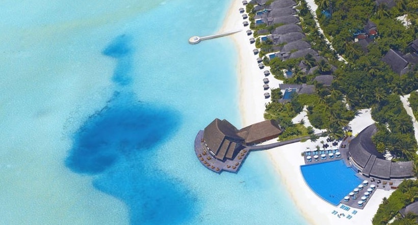 Anantara Dhigu pool