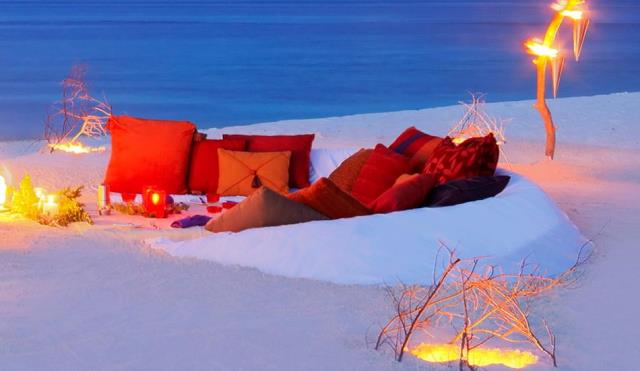 romantic dinner maldives night perfect marriage proposal table spot fullmoon lover isolated maldivesfinest