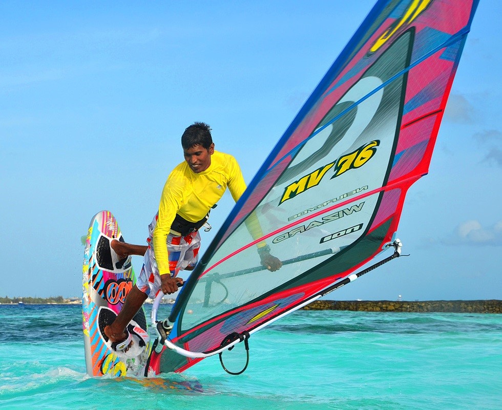 sailing around maldives