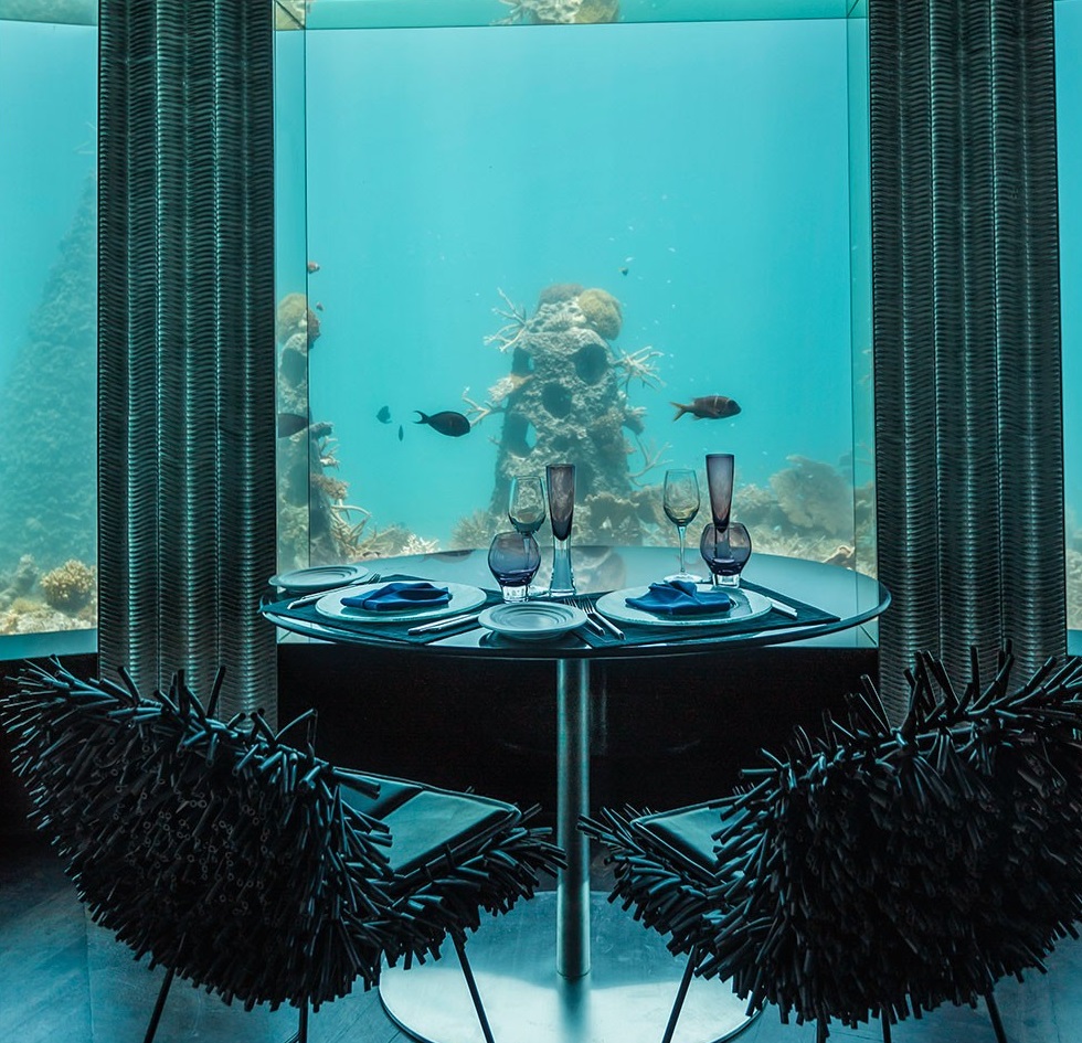 underwater dining
