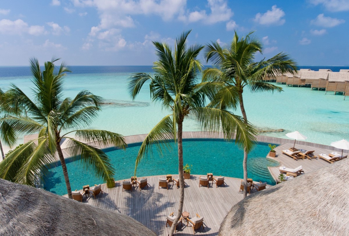 milaidhoo pool aerial view