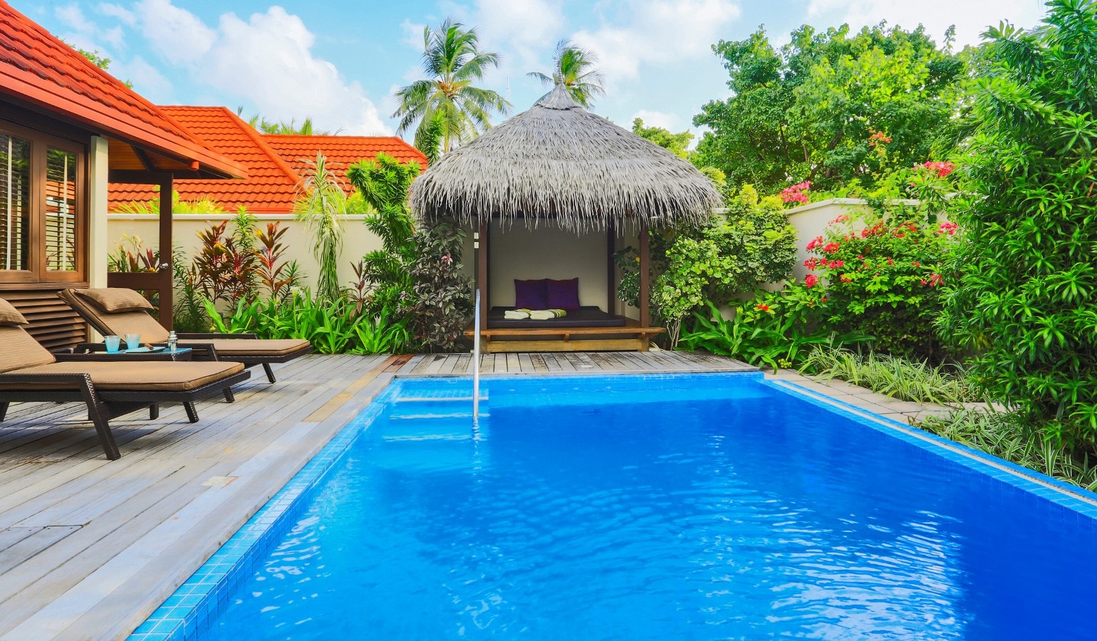 kurumba royal pool residence