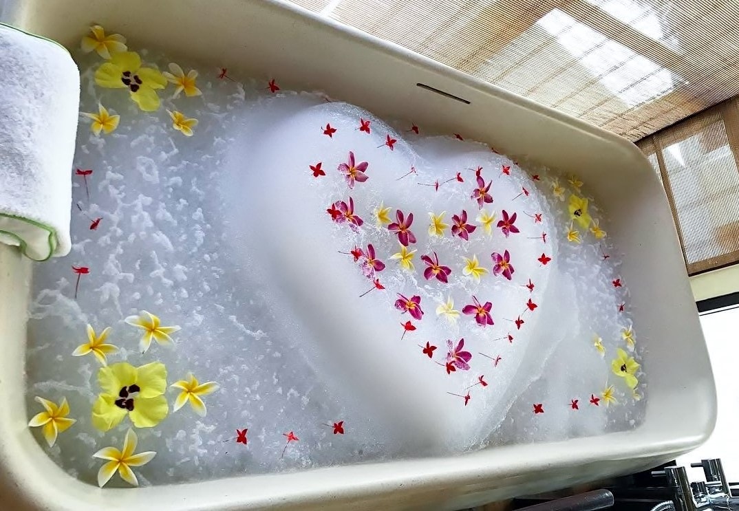 heart shaped bath decoration