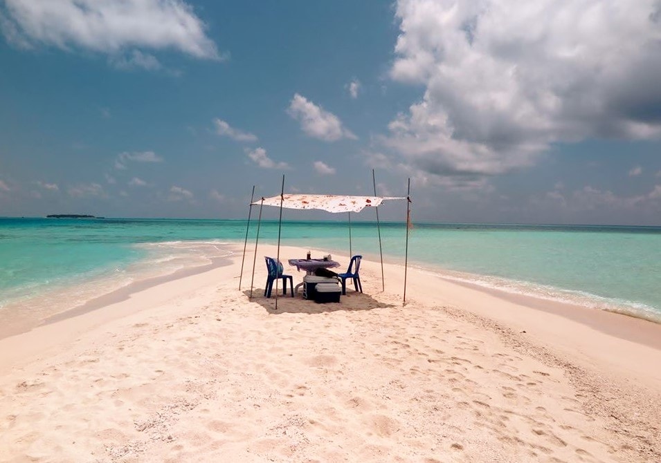 sandbank lunch