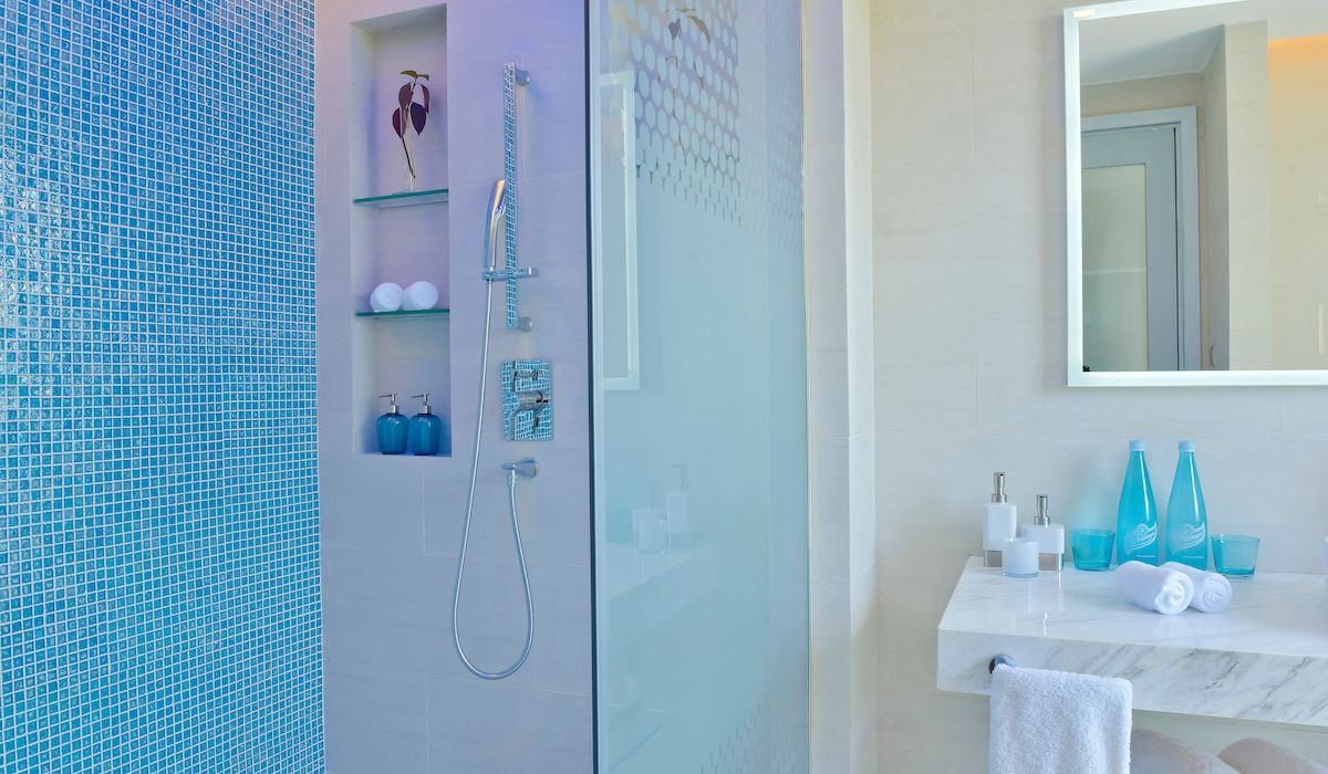 beach studio bathroom