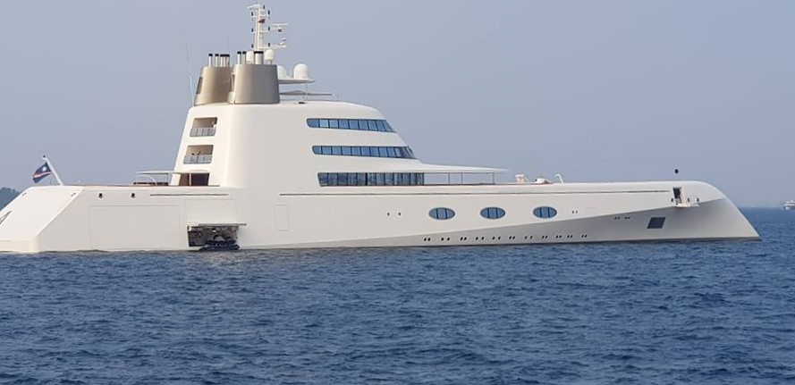 motor yacht a current location