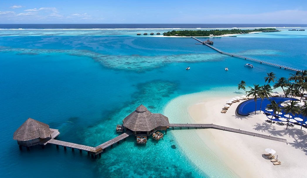 hotel in the maldives with underwater rooms