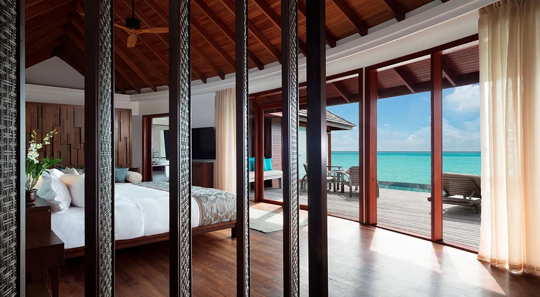 anantara overwater pool suite