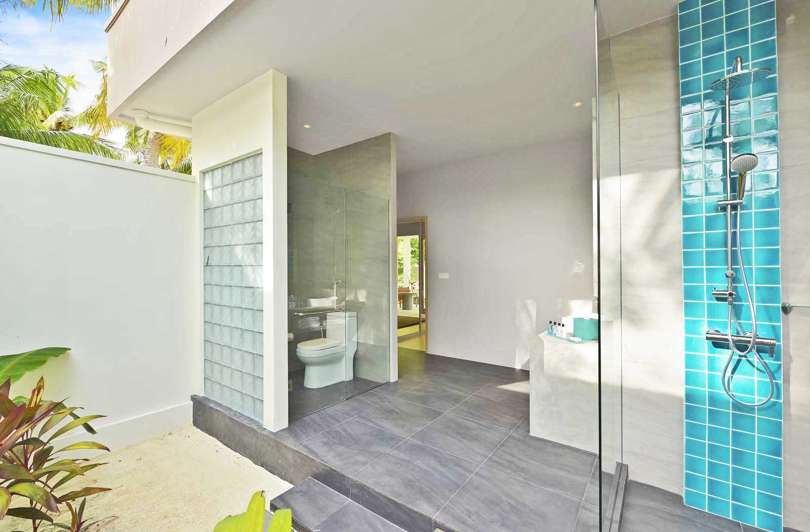 beach-bungalow-bathroom