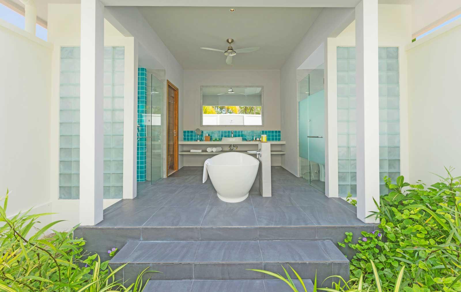 dhigali-beach-villa-bathroom