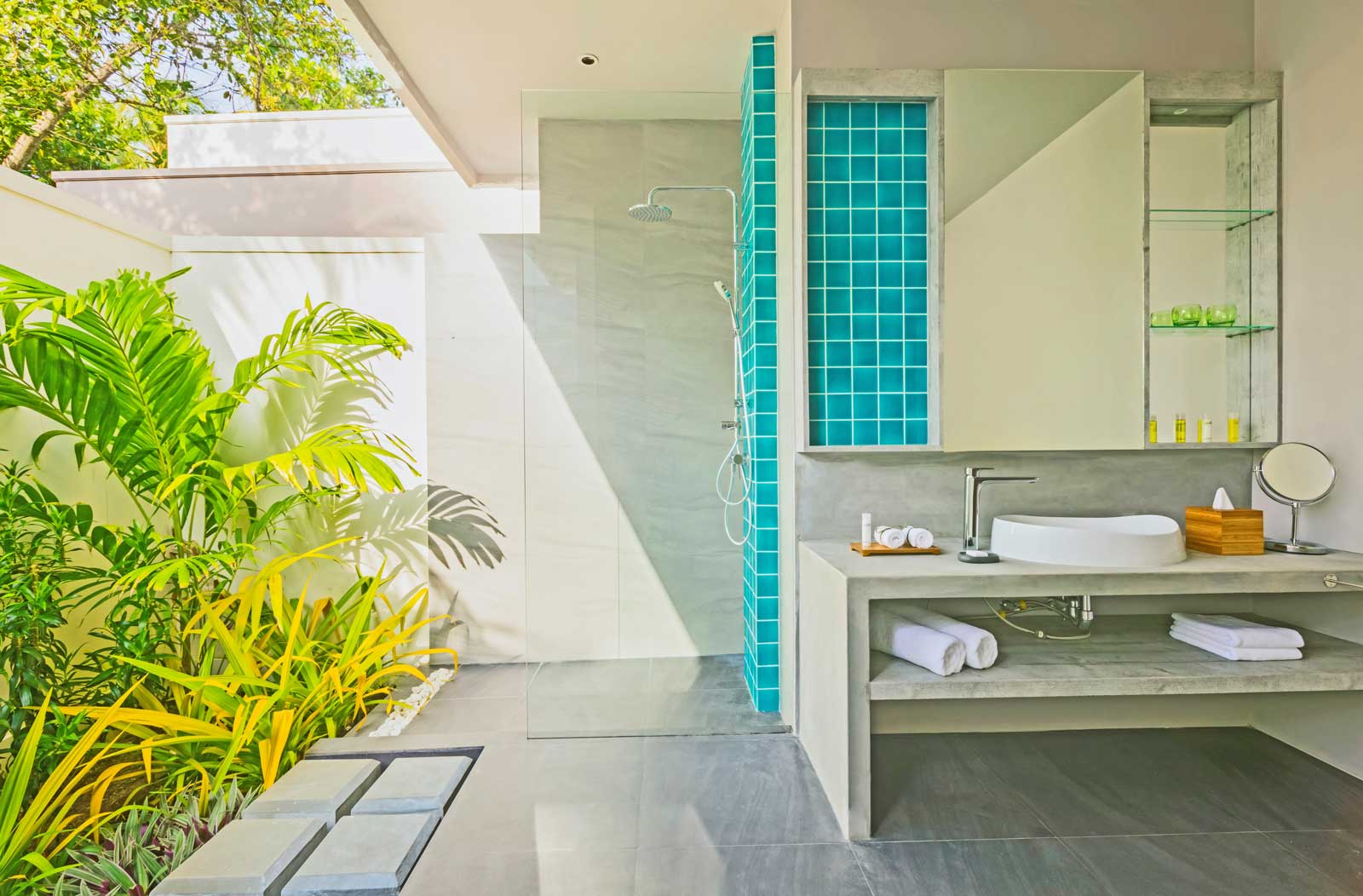 dhigali-deluxe-beach-bungalow-bathroom